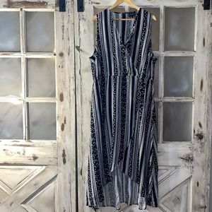 Lane Bryant black/white asymmetrical v-neck dress size 18